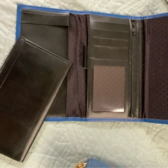 Chic Blue Women's Leather Wallet - Picture 4 of 5